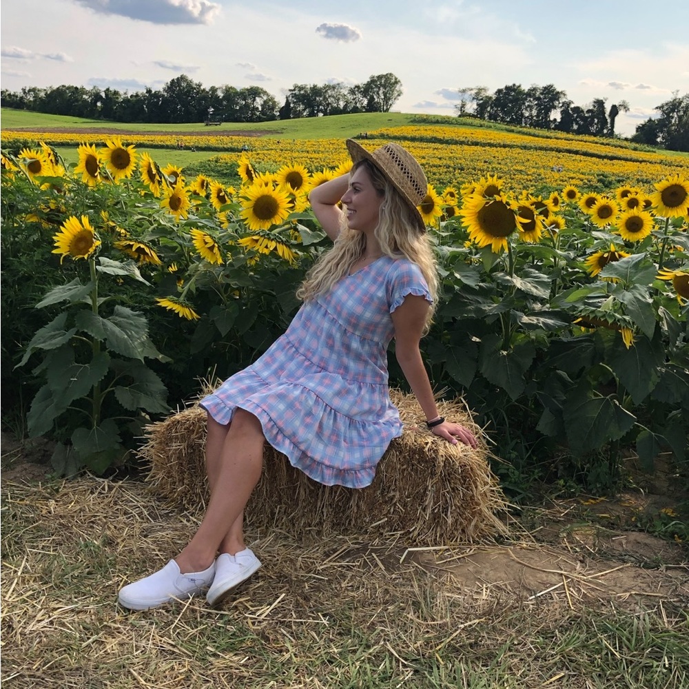 Brand: stylehouse. Babydoll style dress. Mini dress.